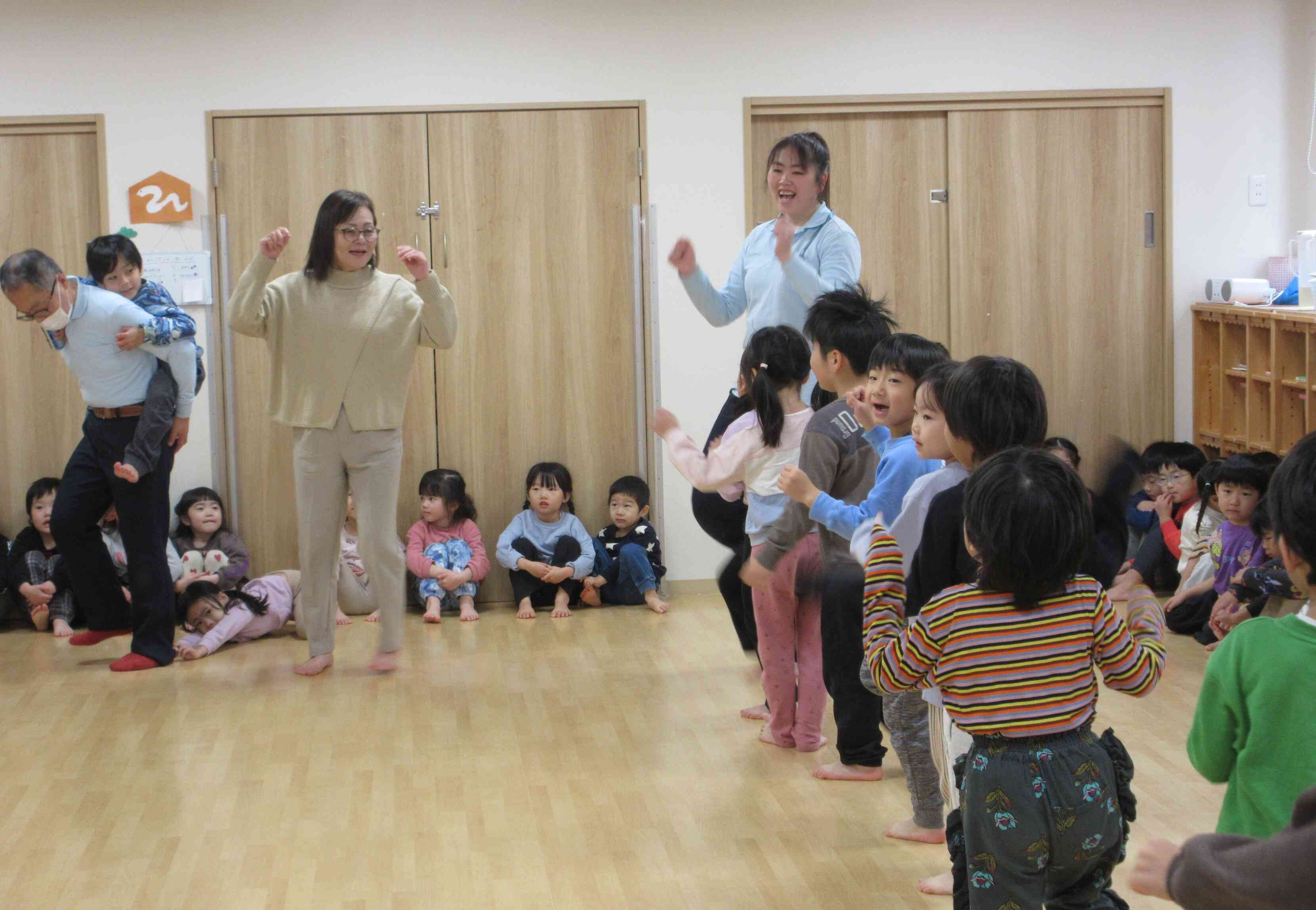 羽根つき大会をしました！｜ニチイキッズ都島南通り保育園｜ニチイキッズ